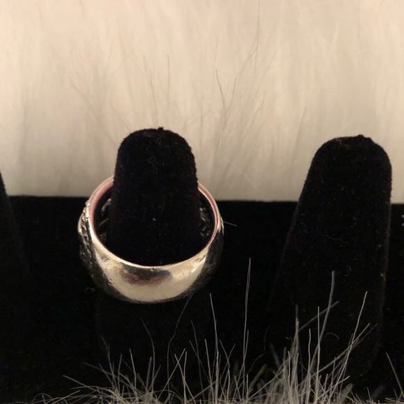 Authentic David Yurman Ring - Picture 2 of 5